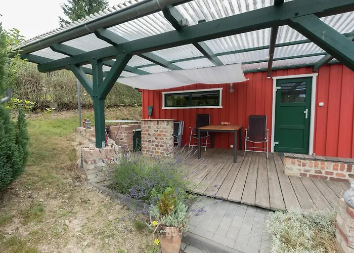 Retreat With Private Garden Semesterbostad